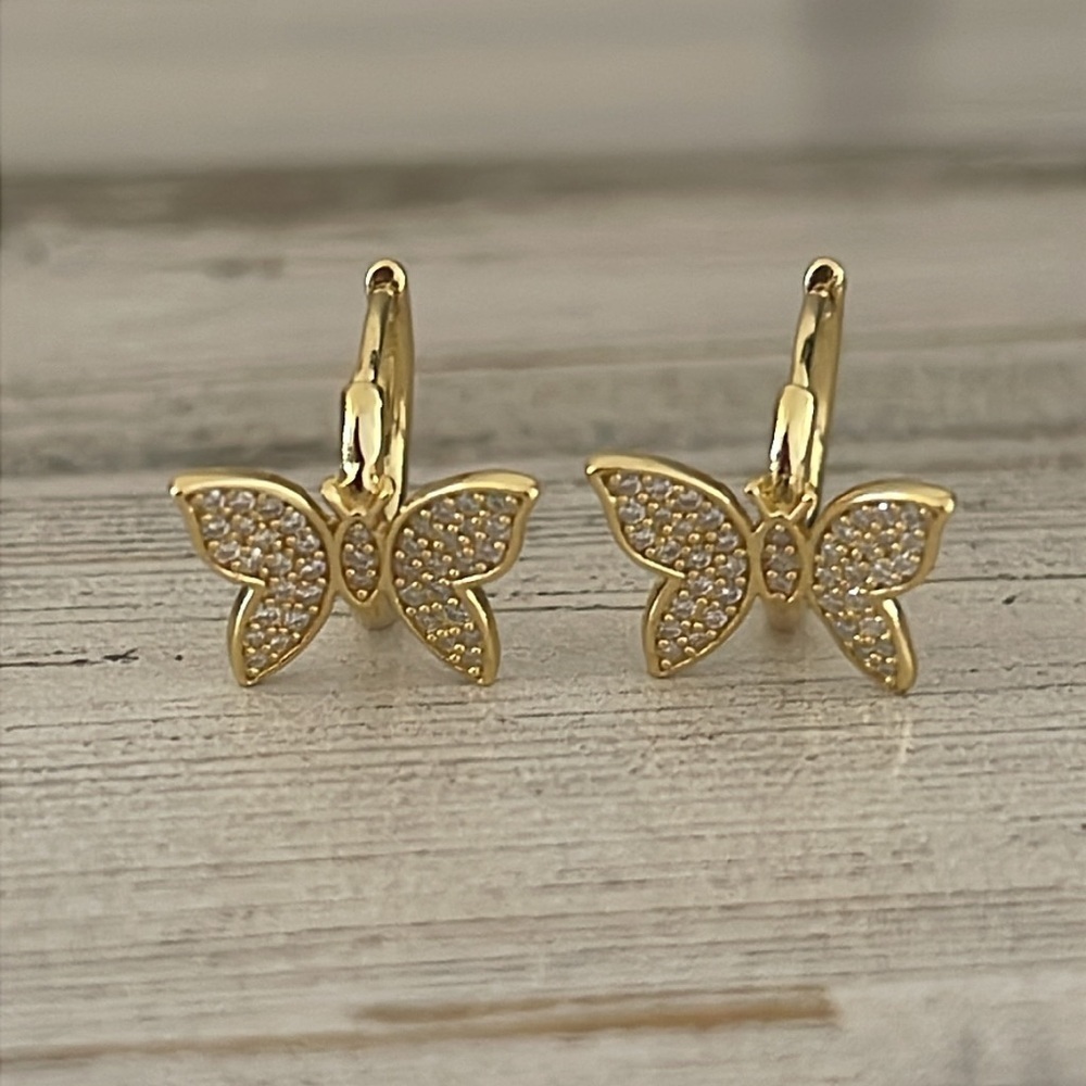 ✨ Vermeil Moissanite Pavé Butterfly Huggie Hoop Earrings - Picture 3 of 5